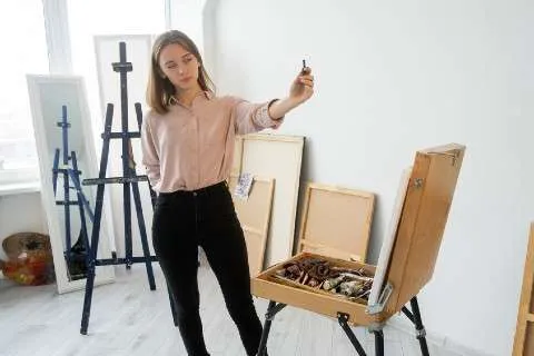 Left-Handed Career Choices and Statistics 3 Left Handed Artist